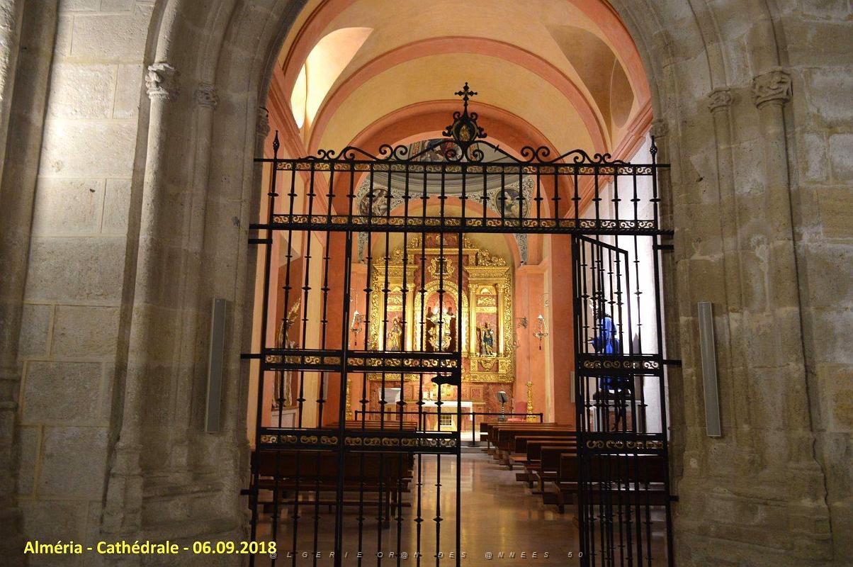 28 LA CATHEDRALE ET LE FORTERESSE DE L INCARNATION (59).JPG